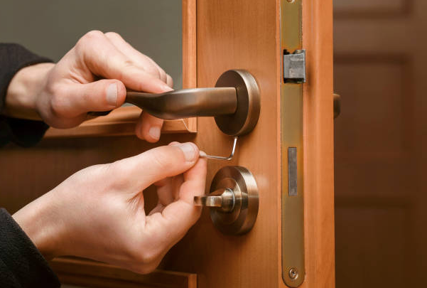How to Avoid Scams When Hiring an Emergency Locksmith in Brooklyn?
